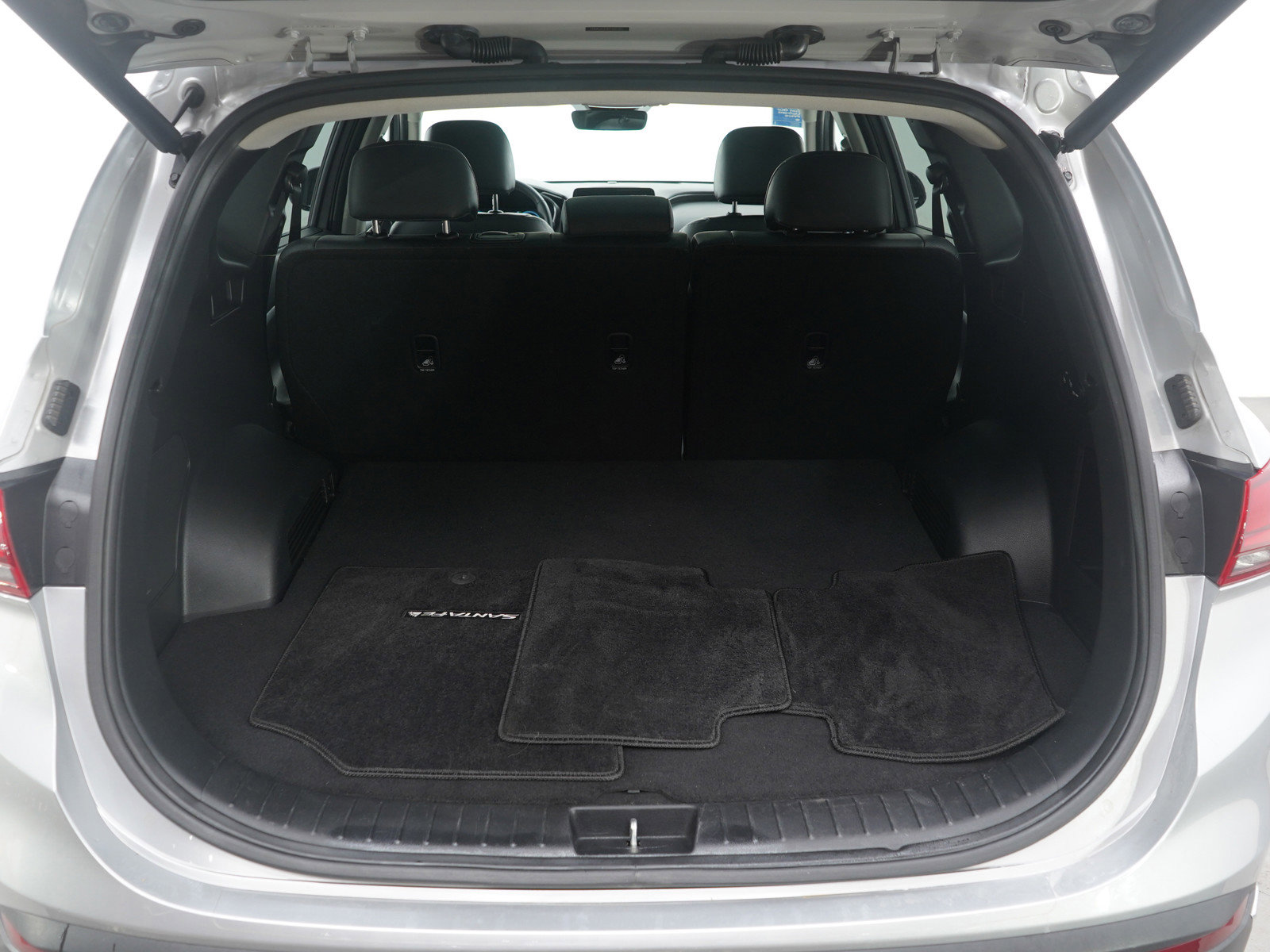 Used 2023 Hyundai Santa Fe SEL Premium w/ Cargo Package image 9