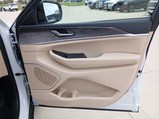 New 2026 Jeep Grand Cherokee L Limited AWD/4WD image 16