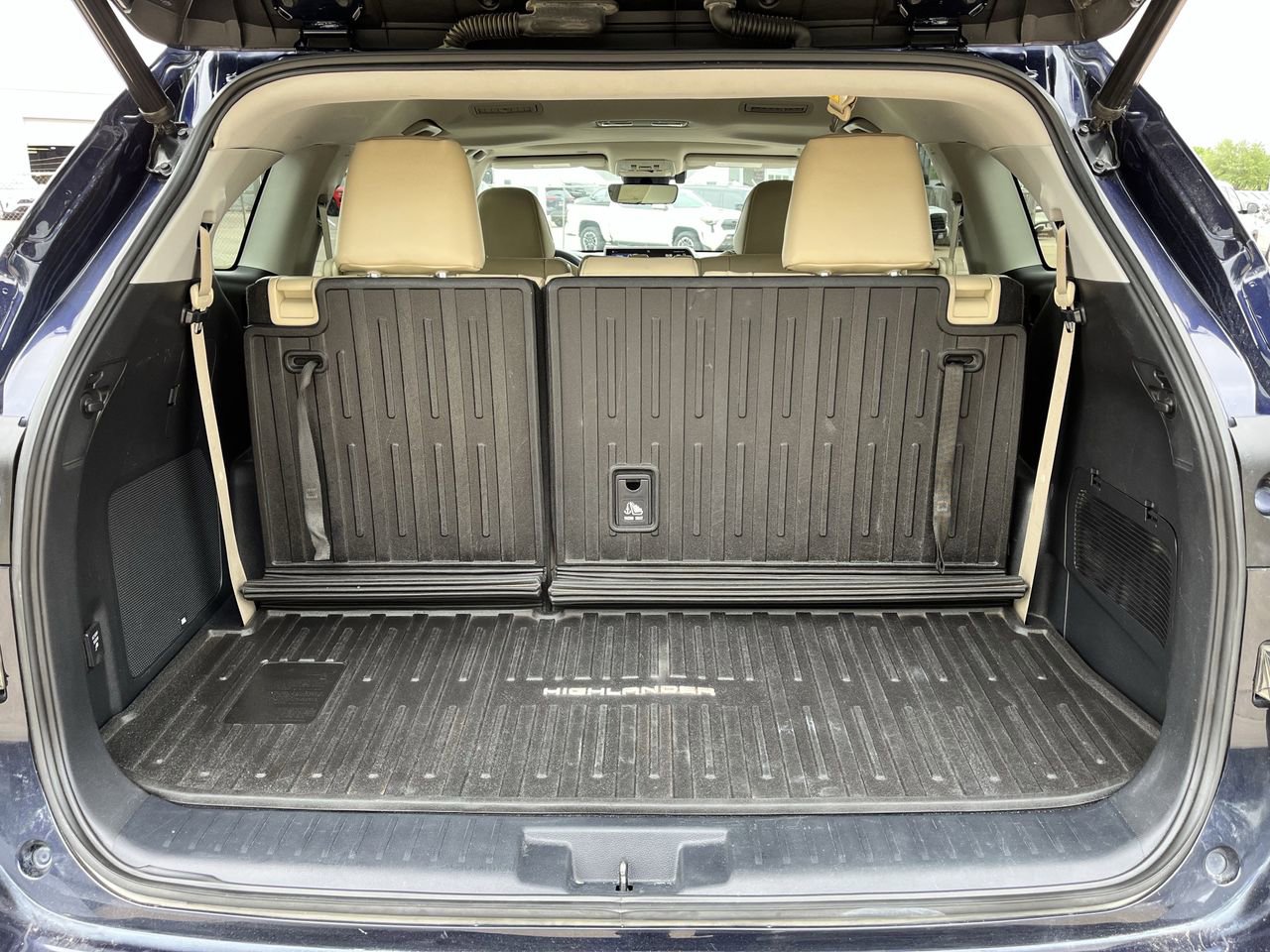 Used 2021 Toyota Highlander Limited image 29