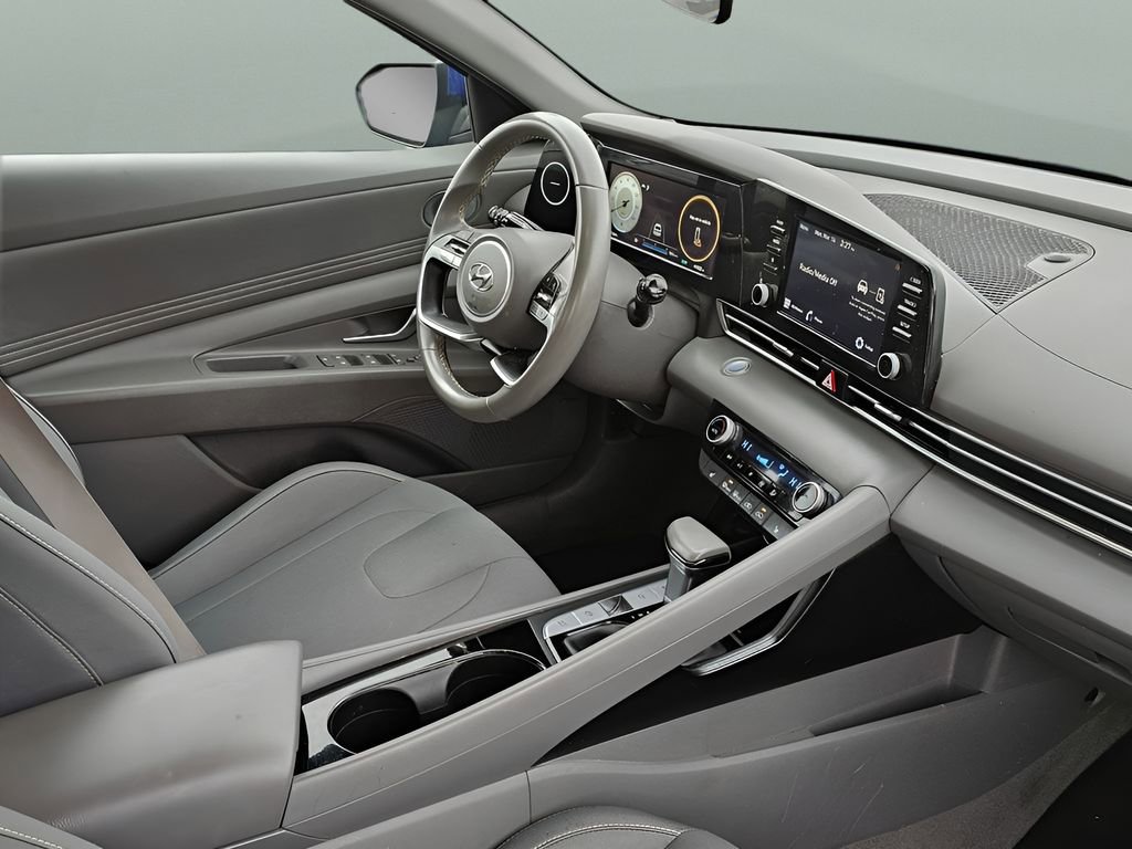 Used 2022 Hyundai Elantra SEL w/ Convenience + Premium Package FWD image 9