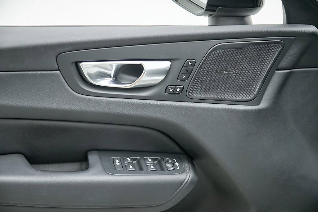 Certified 2023 Volvo XC60 B5 Plus w/ Protection Package Premier image 11