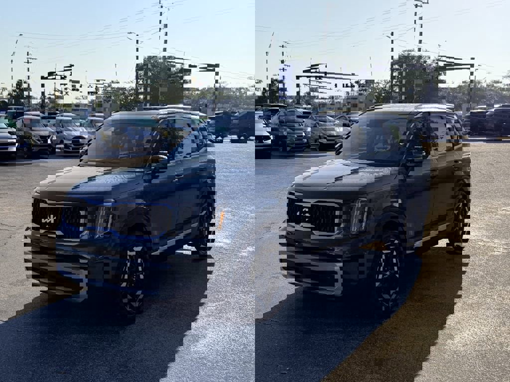 Used 2024 Kia Telluride EX w/ EX Captain's Chair Package image 9