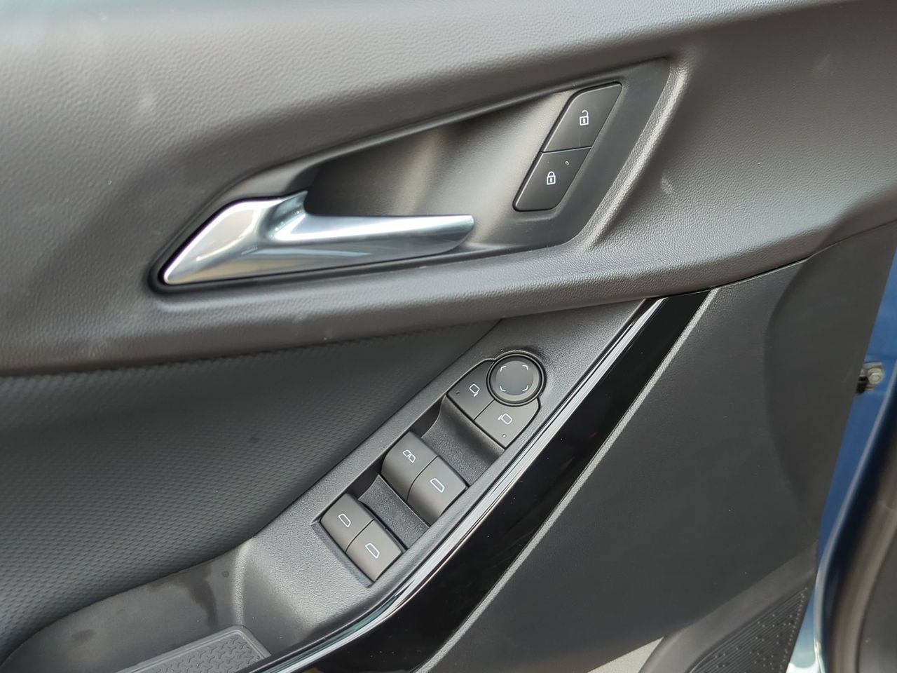 New 2027 Chevrolet Equinox LT FWD image 7