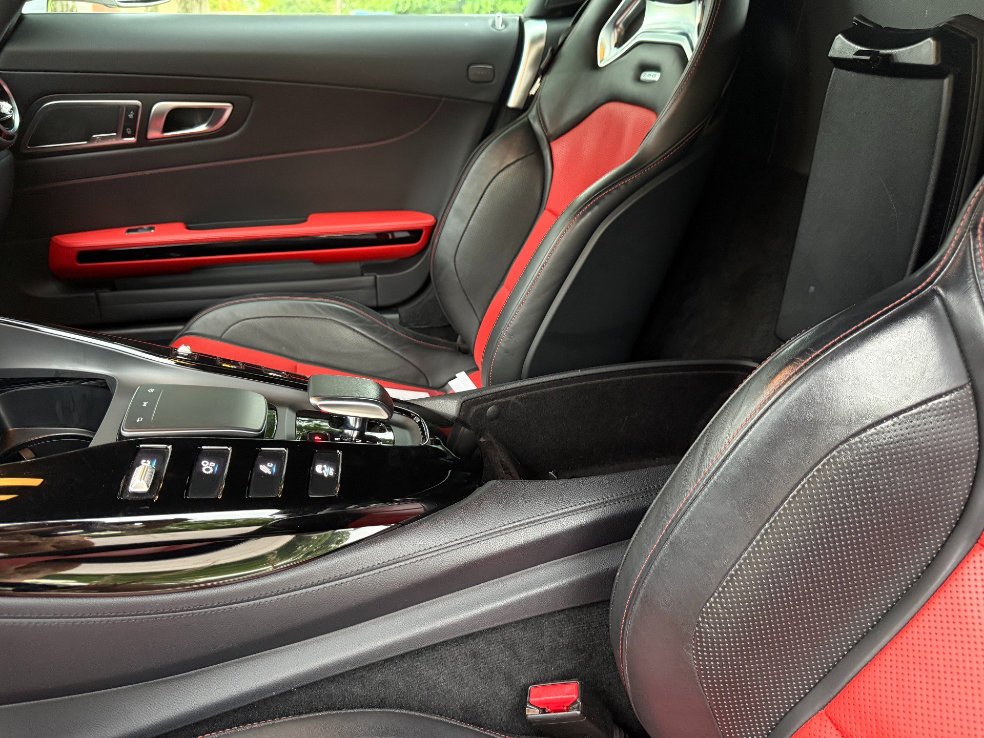 Used 2020 Mercedes-Benz AMG GT Roadster image 38