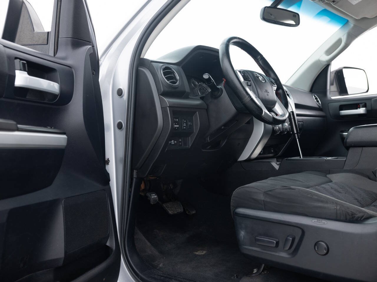 Used 2015 Toyota Tundra SR5 w/ SR5 Upgrade Package RWD image 31
