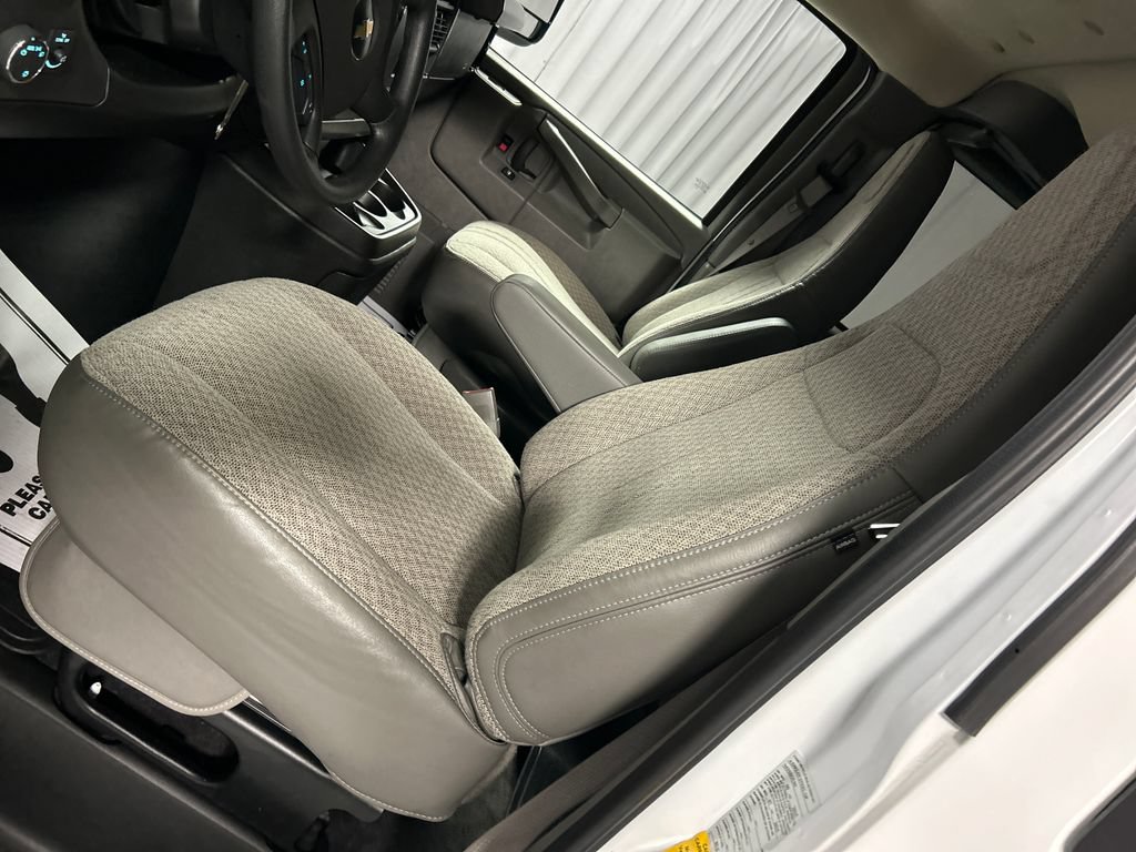 Used 2025 Chevrolet Express 3500 LT w/ LT Preferred Equipment Group RWD image 12