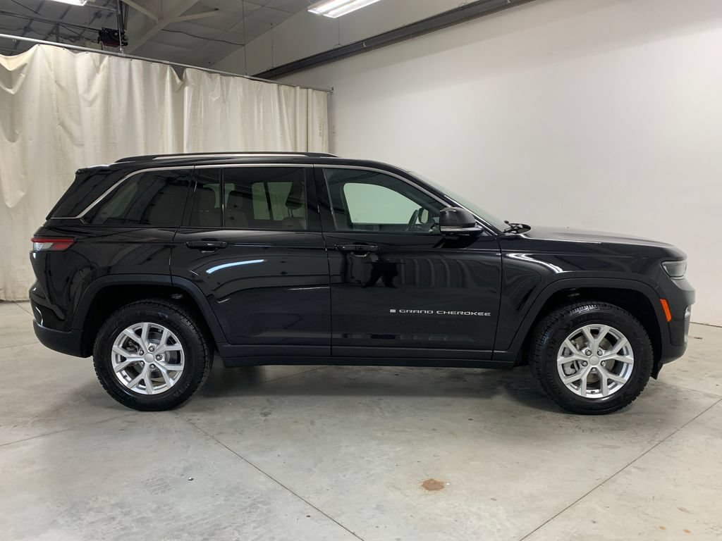 Used 2023 Jeep Grand Cherokee Limited w/ Luxury Tech Group II AWD/4WD image 31