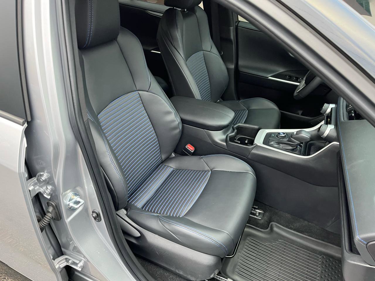 Used 2025 Toyota RAV4 XSE w/ Weather Package image 31