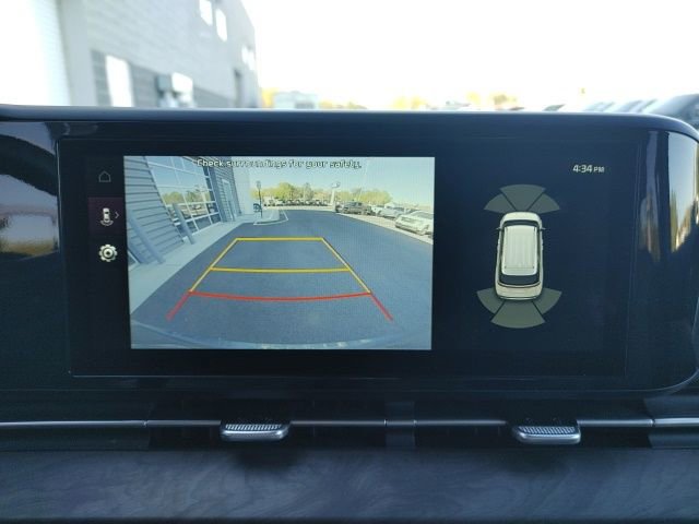 Used 2024 Kia Carnival EX image 22