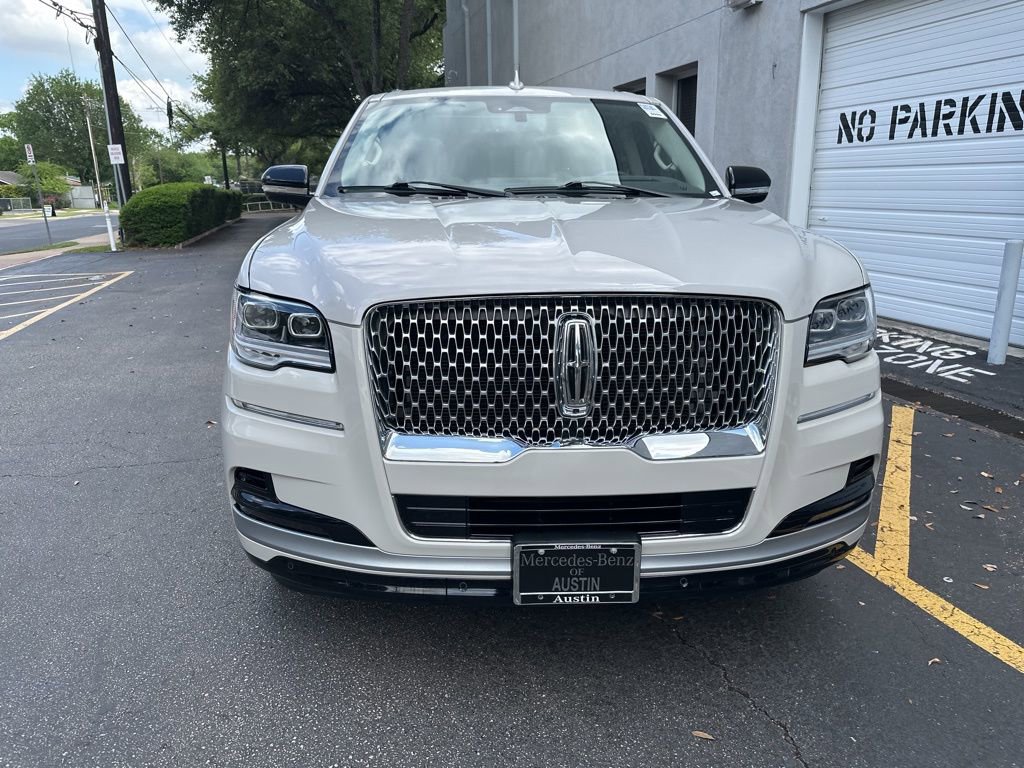 Used 2024 Lincoln Navigator Reserve image 2