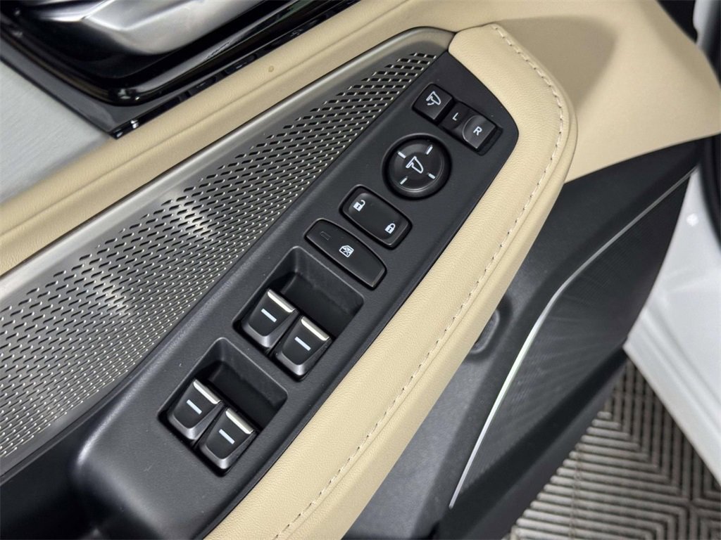 Used 2024 Acura MDX SH-AWD w/ Technology Package image 18