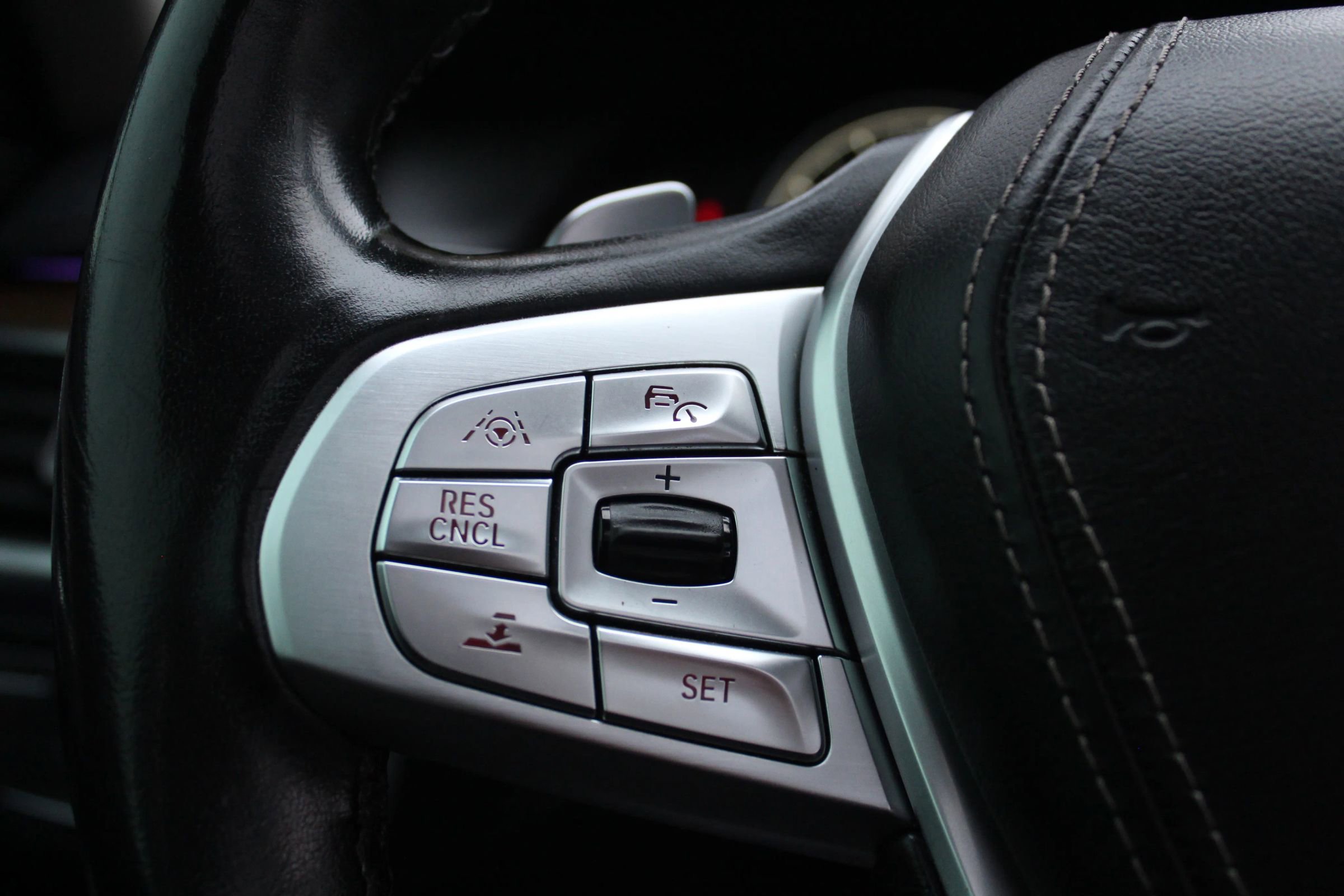 Used 2016 BMW 750i xDrive image 26