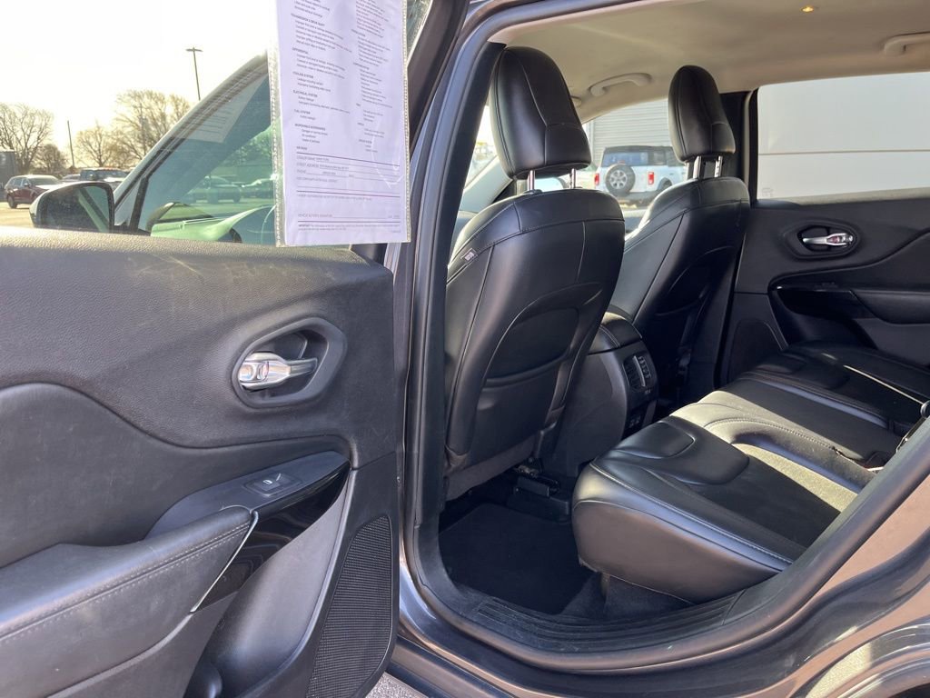 Used 2021 Jeep Cherokee Latitude Plus image 23