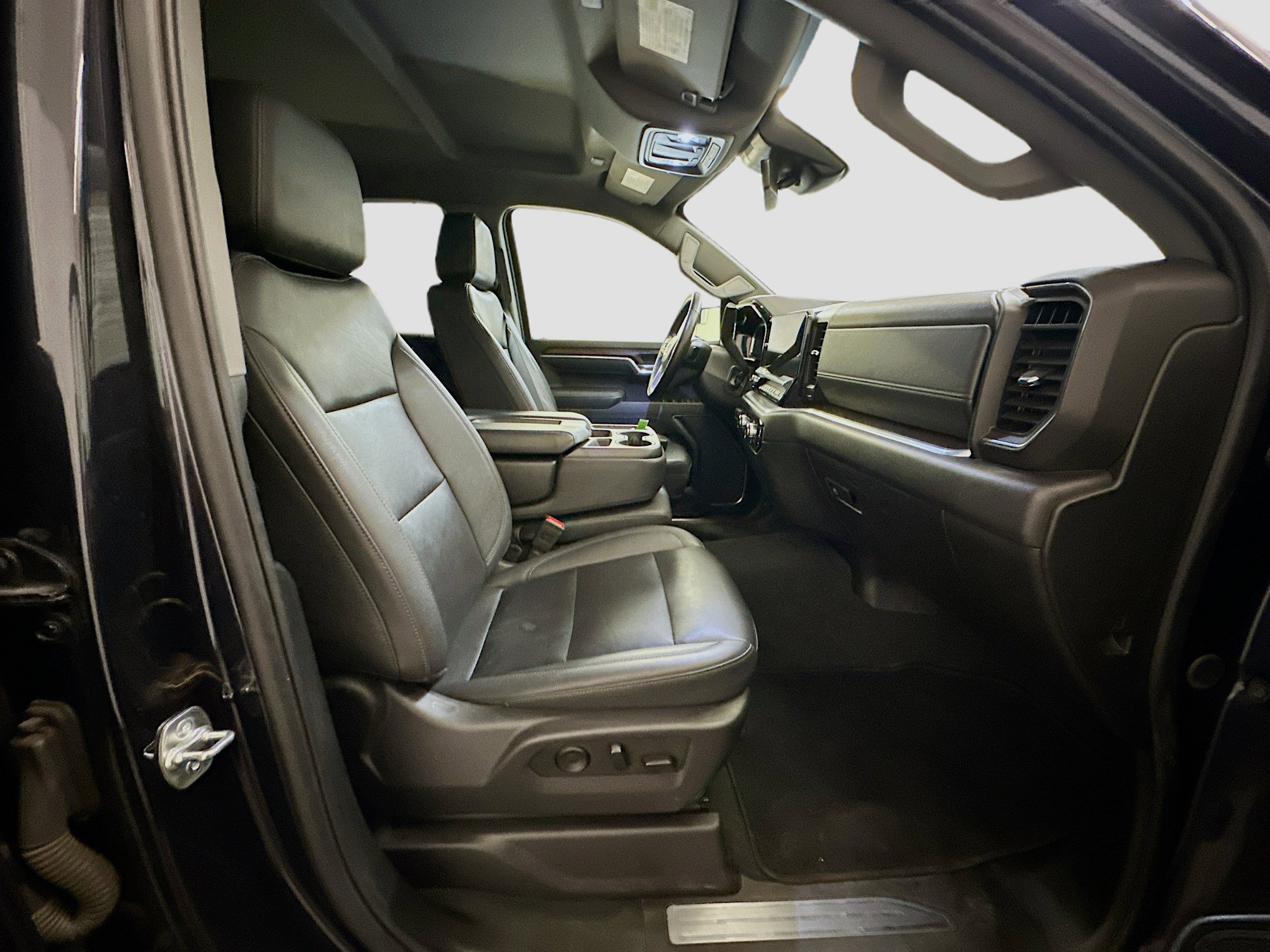 Used 2025 GMC Sierra 1500 SLT image 32