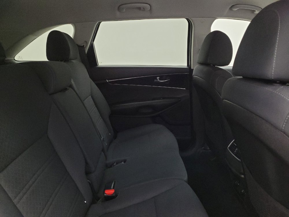 Used 2019 Kia Sorento LX image 19