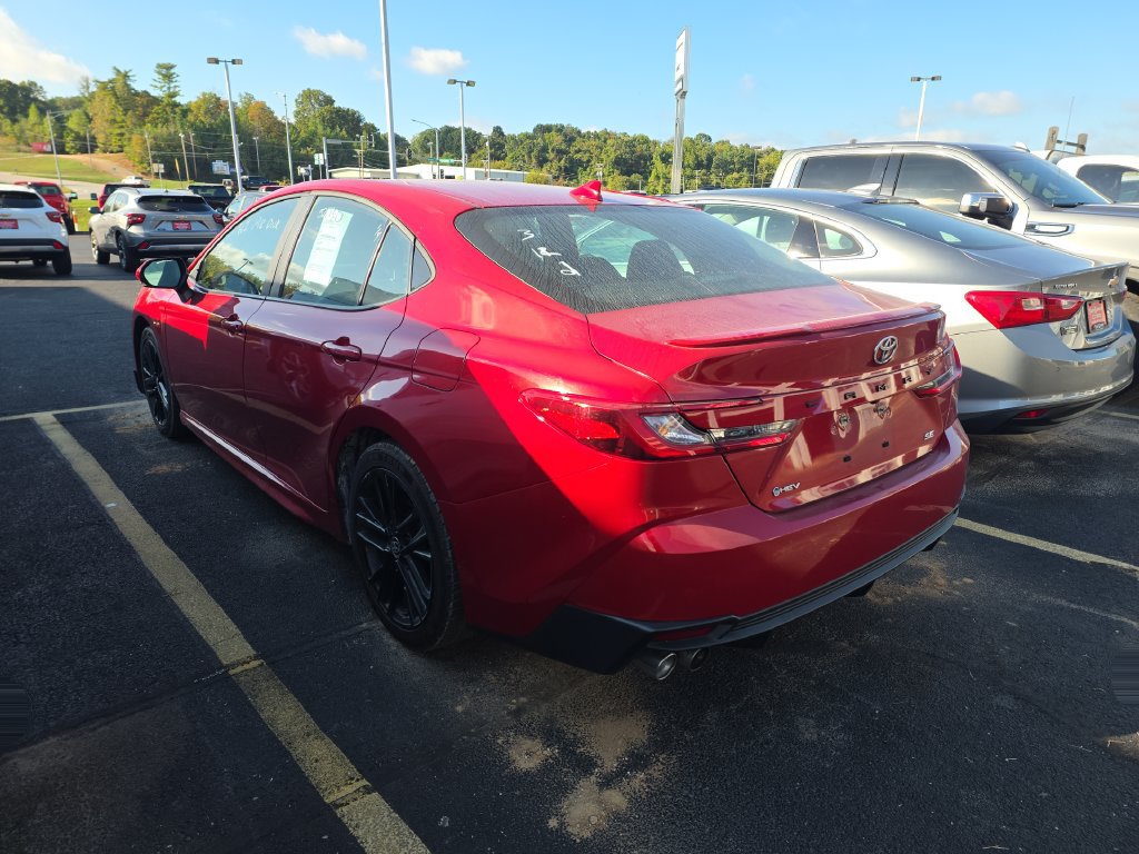 Used 2025 Toyota Camry SE w/ Convenience Package FWD image 4