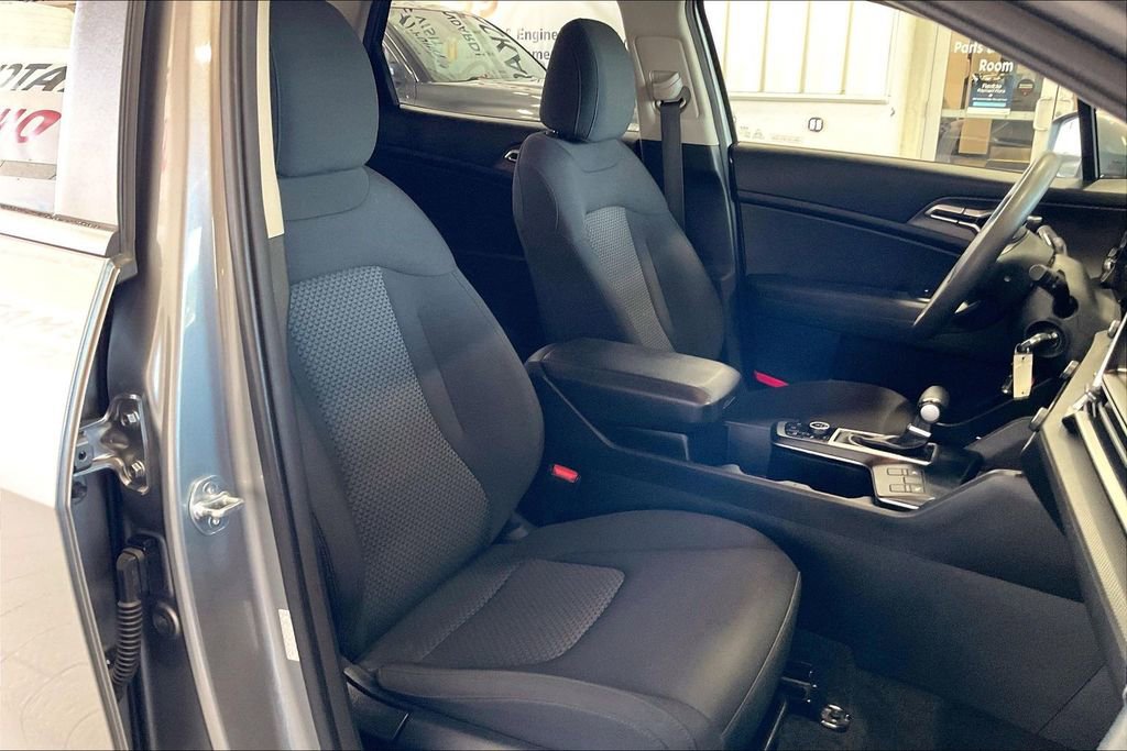 Used 2024 Kia Sportage LX image 23