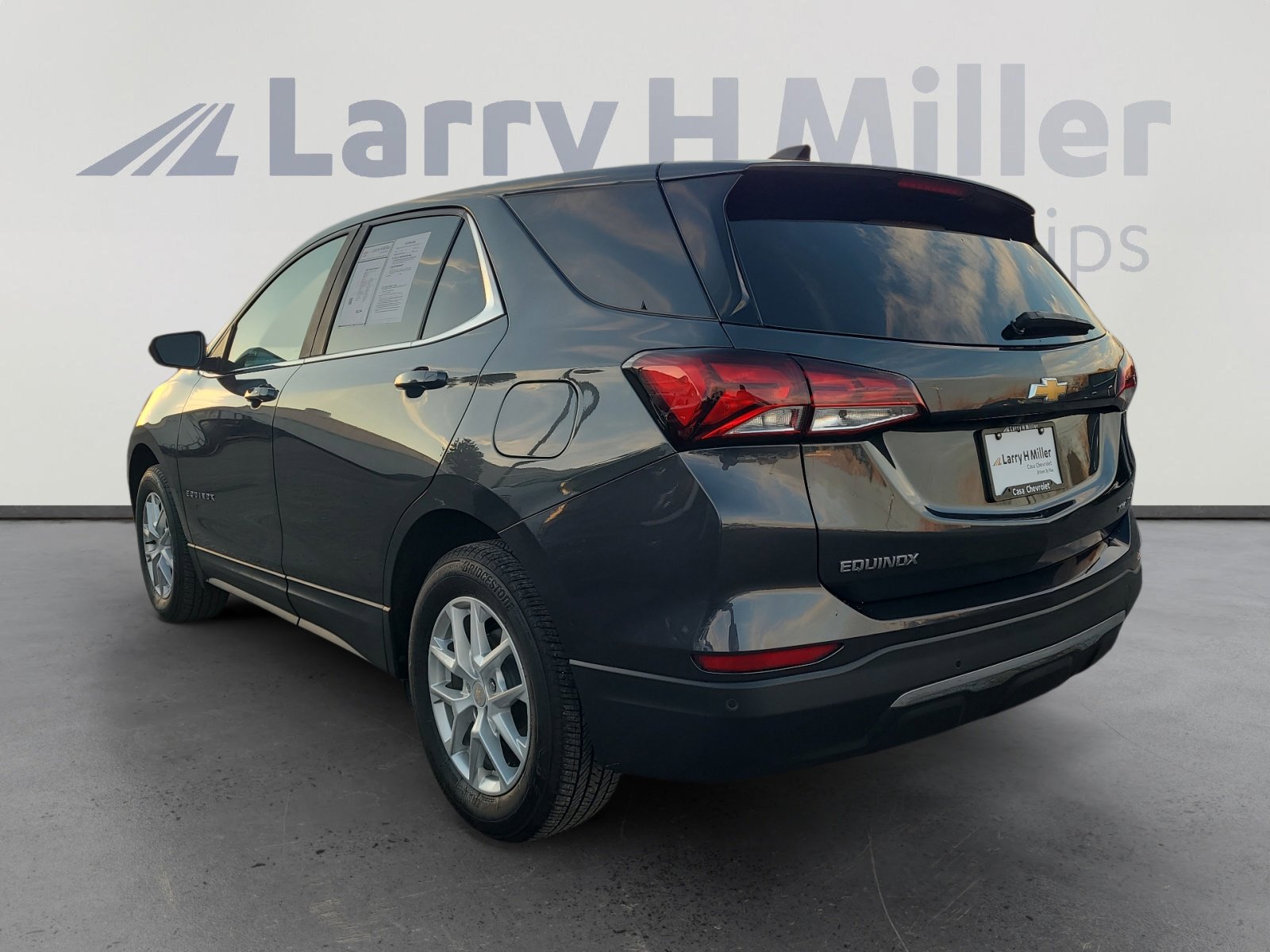 Used 2023 Chevrolet Equinox LT image 3