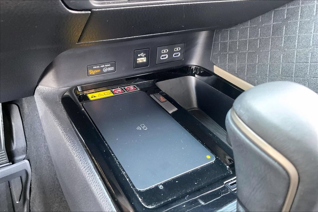 Used 2025 Toyota Camry XLE FWD image 15