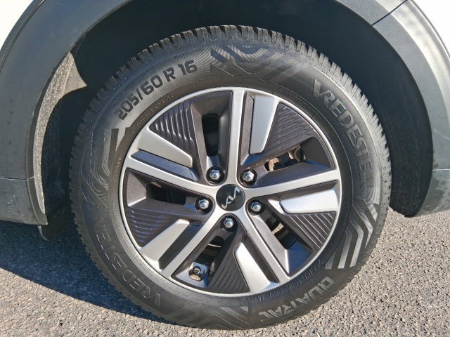 Used 2022 Kia Niro LXS FWD image 5