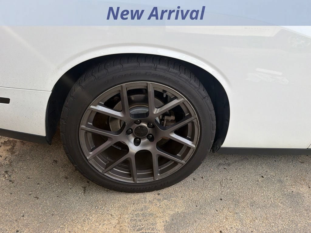 Used 2016 Dodge Challenger R/T RWD image 3