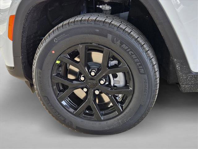 New 2025 Jeep Grand Cherokee L Altitude image 10