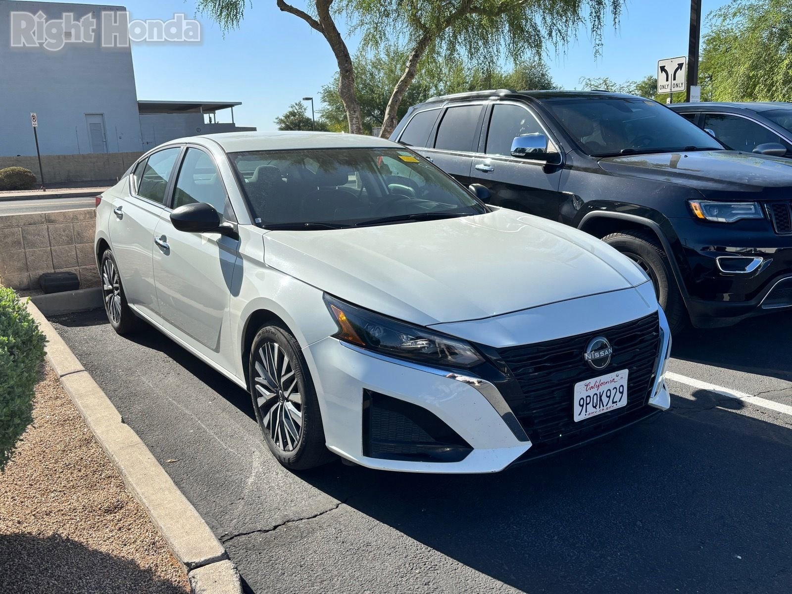 Used 2025 Nissan Altima 2.5 SV FWD image 5