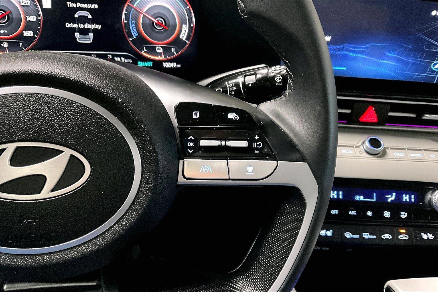 Used 2025 Hyundai Elantra Limited image 20