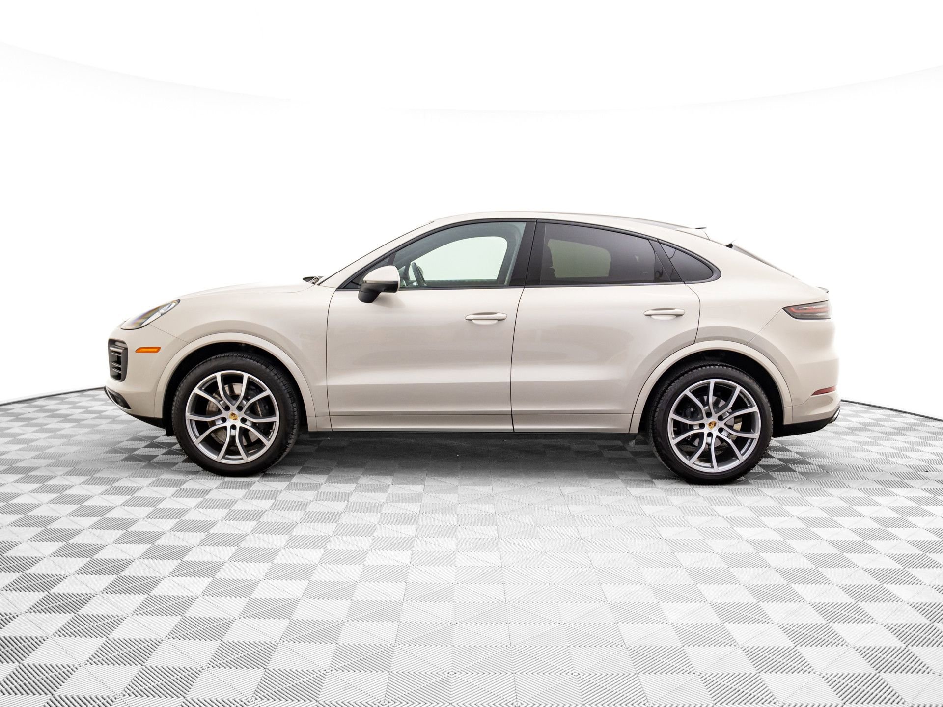 Certified 2023 Porsche Cayenne video 2