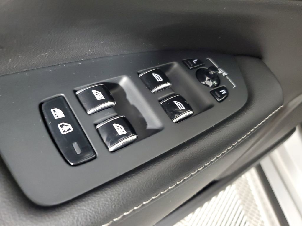 Used 2022 Volvo S90 B6 Inscription w/ Advanced Package image 22