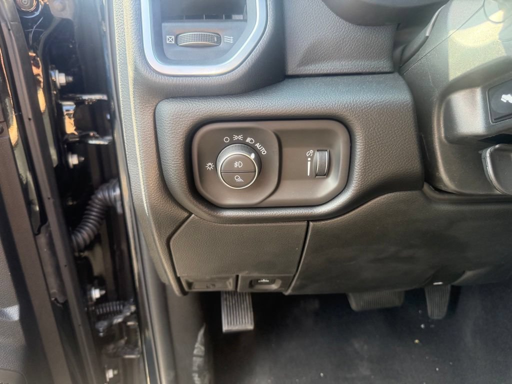 New 2026 RAM 2500 Big Horn AWD/4WD image 16