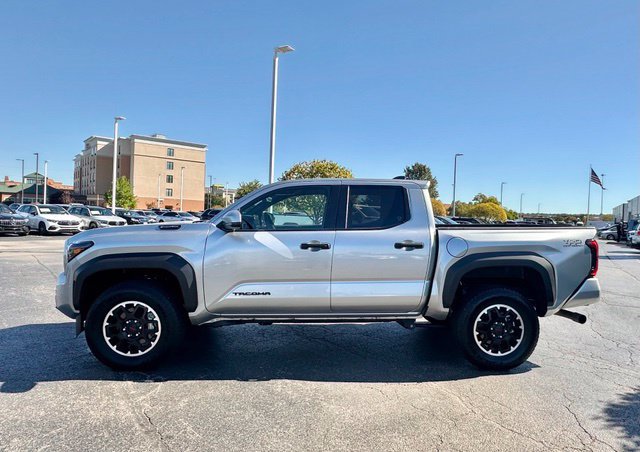 Used 2025 Toyota Tacoma TRD Off-Road AWD/4WD image 7