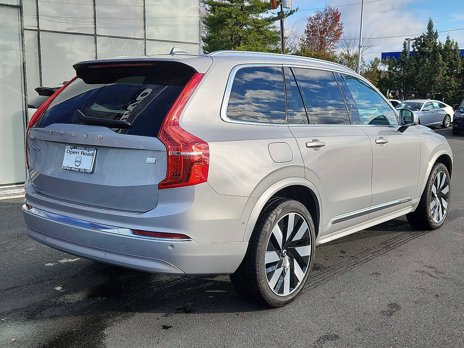 Certified 2024 Volvo XC90 T8 Plus image 6