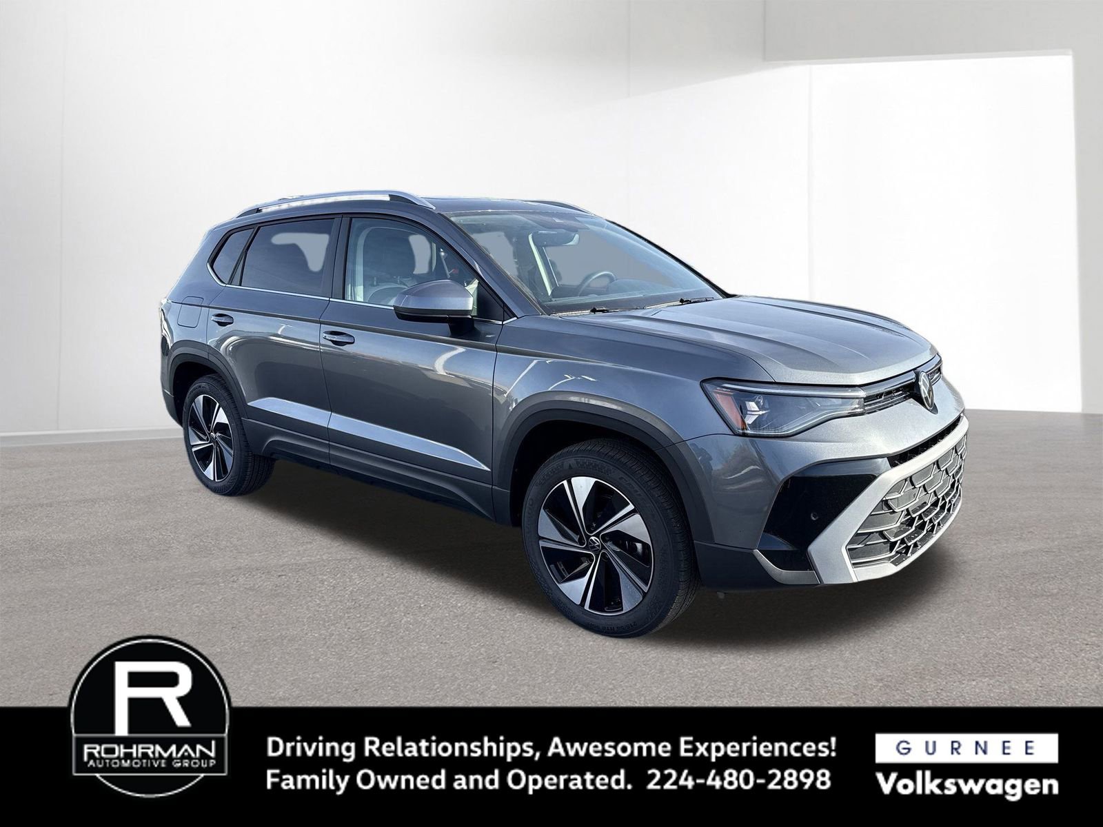 New 2026 Volkswagen Taos SE image 2