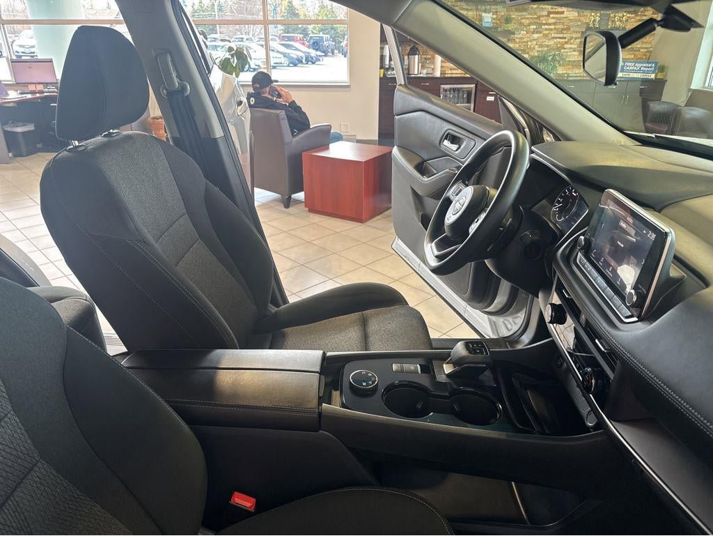 Used 2024 Nissan Rogue SV image 28
