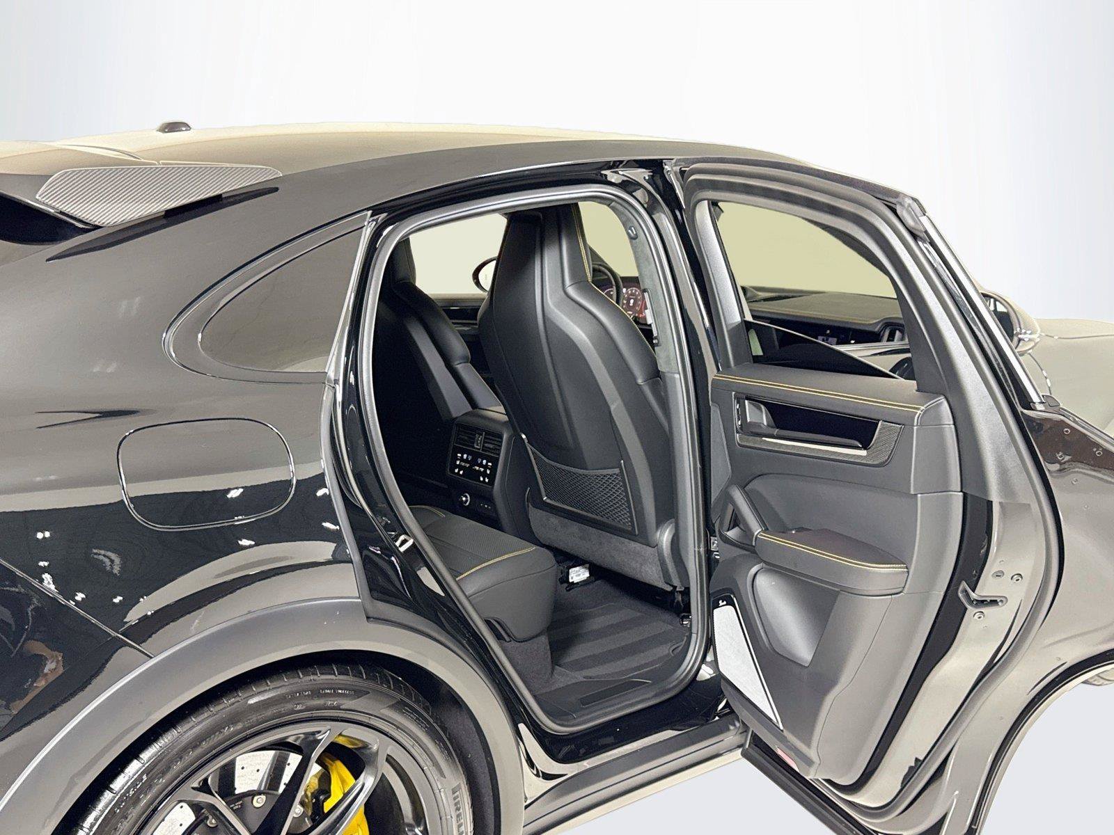 Used 2025 Porsche Cayenne Turbo GT AWD/4WD image 28