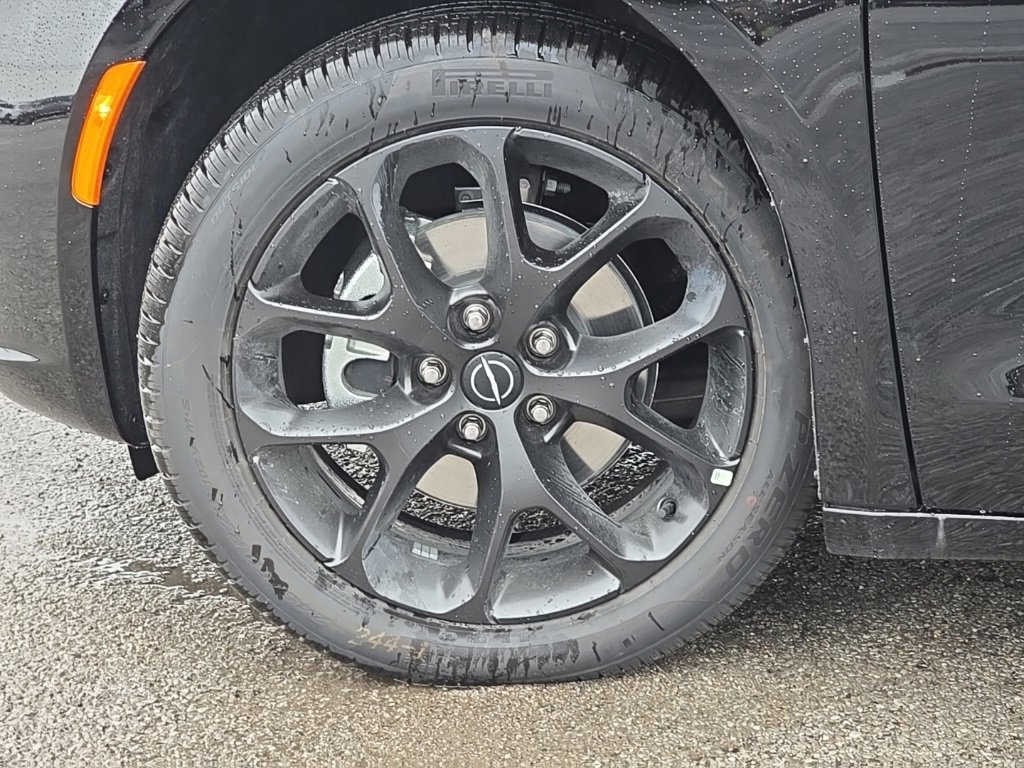 New 2026 Chrysler Pacifica Limited w/ S Appearance Package image 10