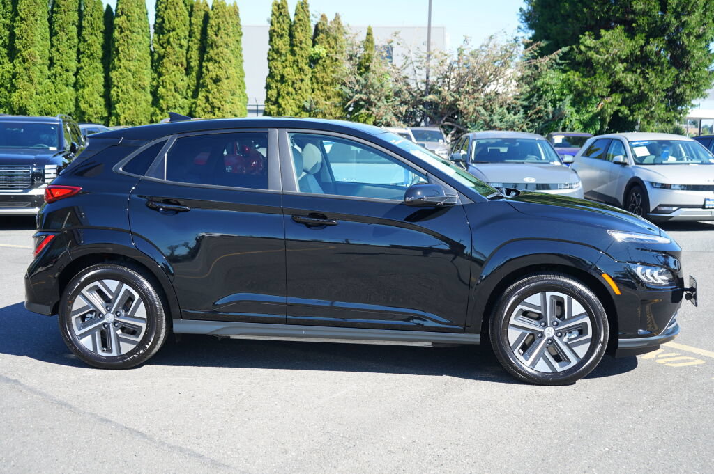 Certified 2023 Hyundai Kona Limited FWD image 4
