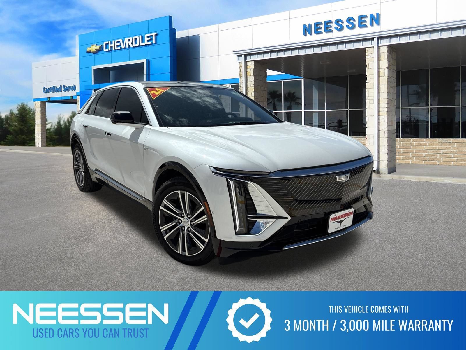 Used 2024 Cadillac Lyriq Luxury w/ LPO, Floor Liner Package AWD/4WD image 1