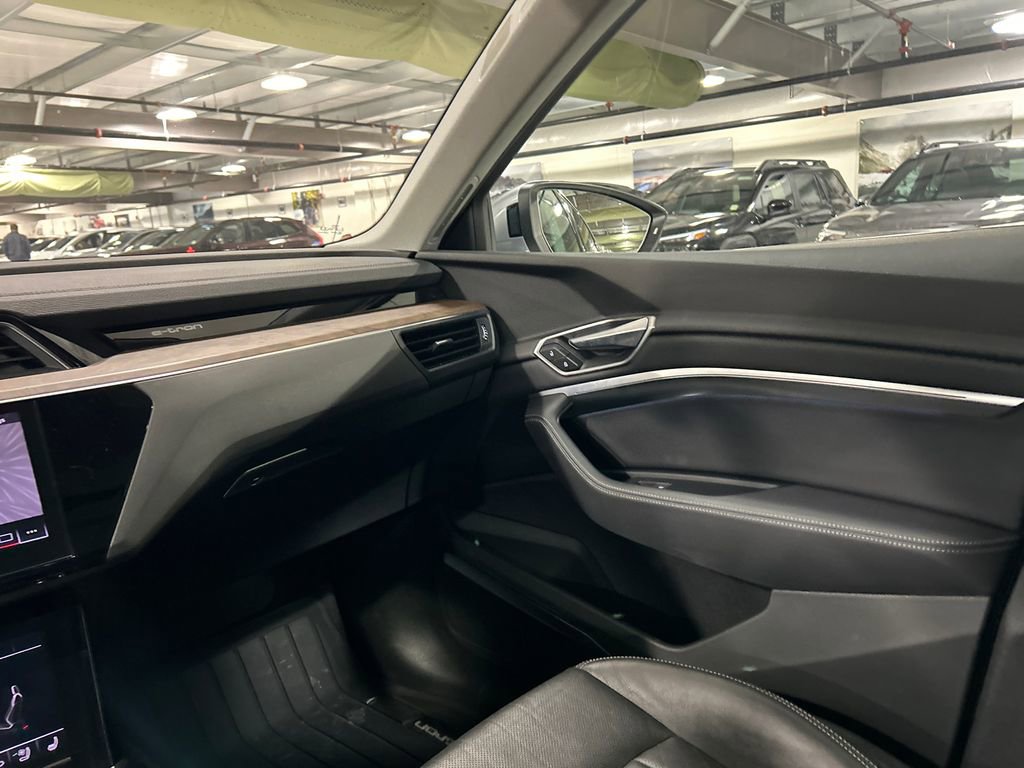 Used 2019 Audi e-tron Premium Plus image 27