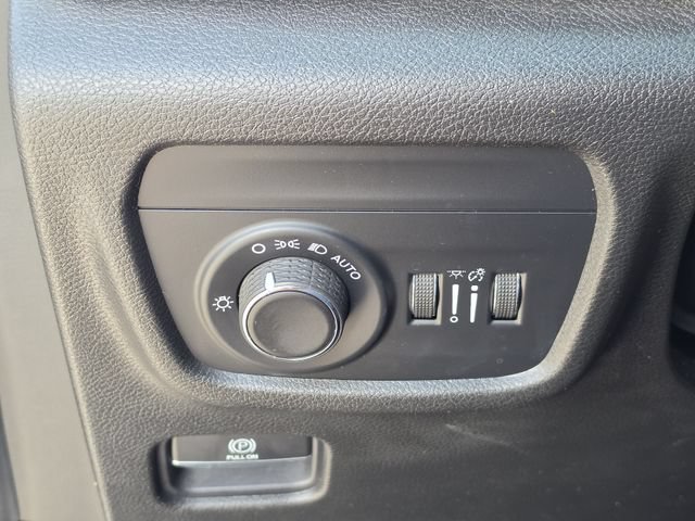 Used 2021 Jeep Grand Cherokee L Laredo RWD image 30