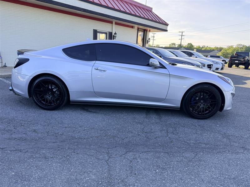 Used 2014 Hyundai Genesis 3.8 RWD image 4