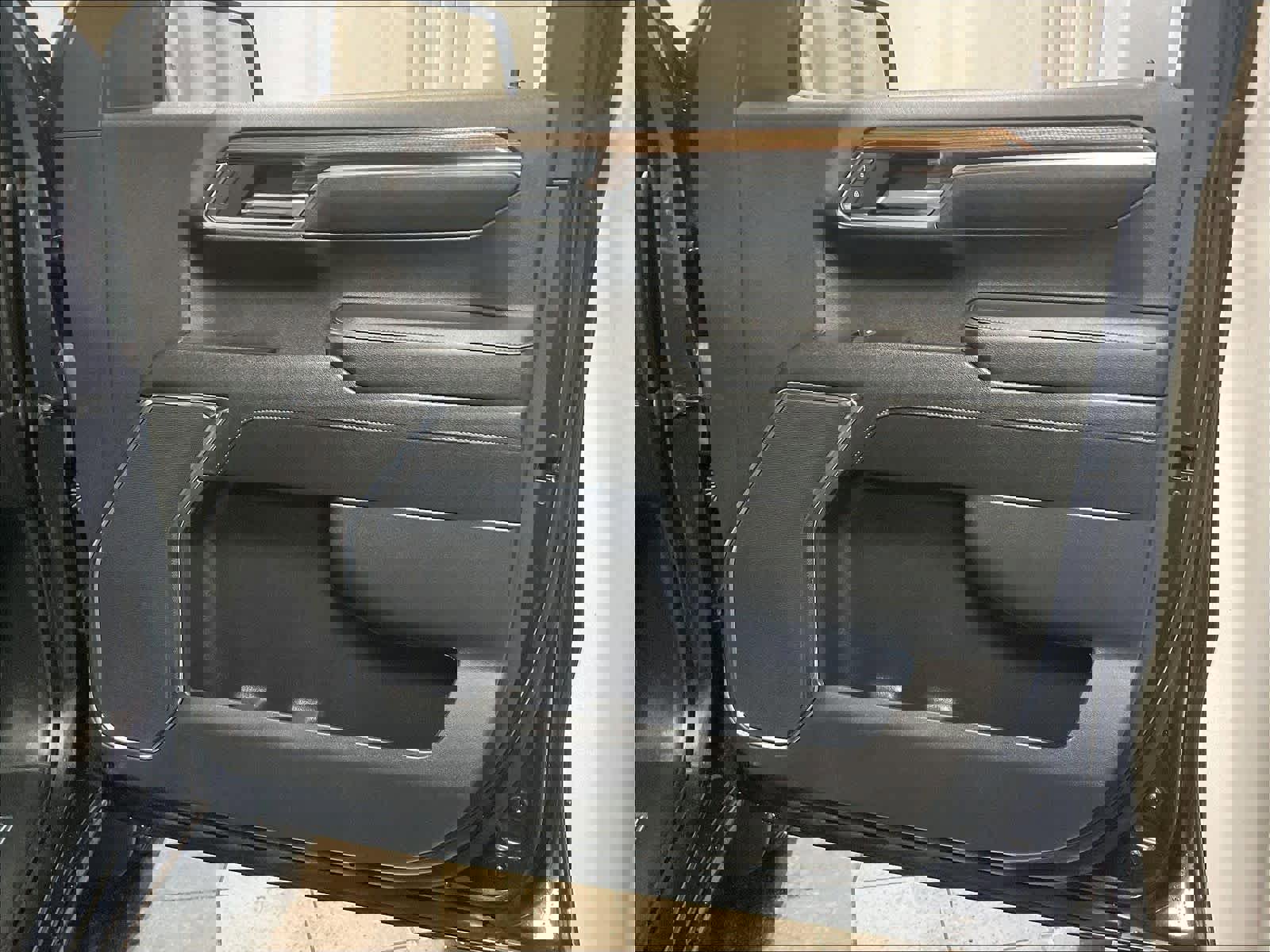 Used 2023 Chevrolet Silverado 1500 LT image 12