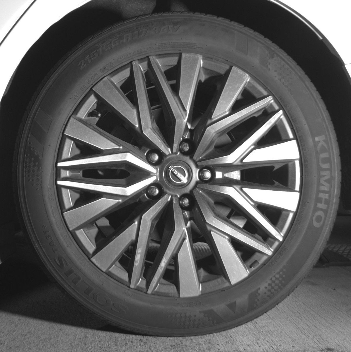 Used 2025 Nissan Altima 2.5 SV FWD image 14