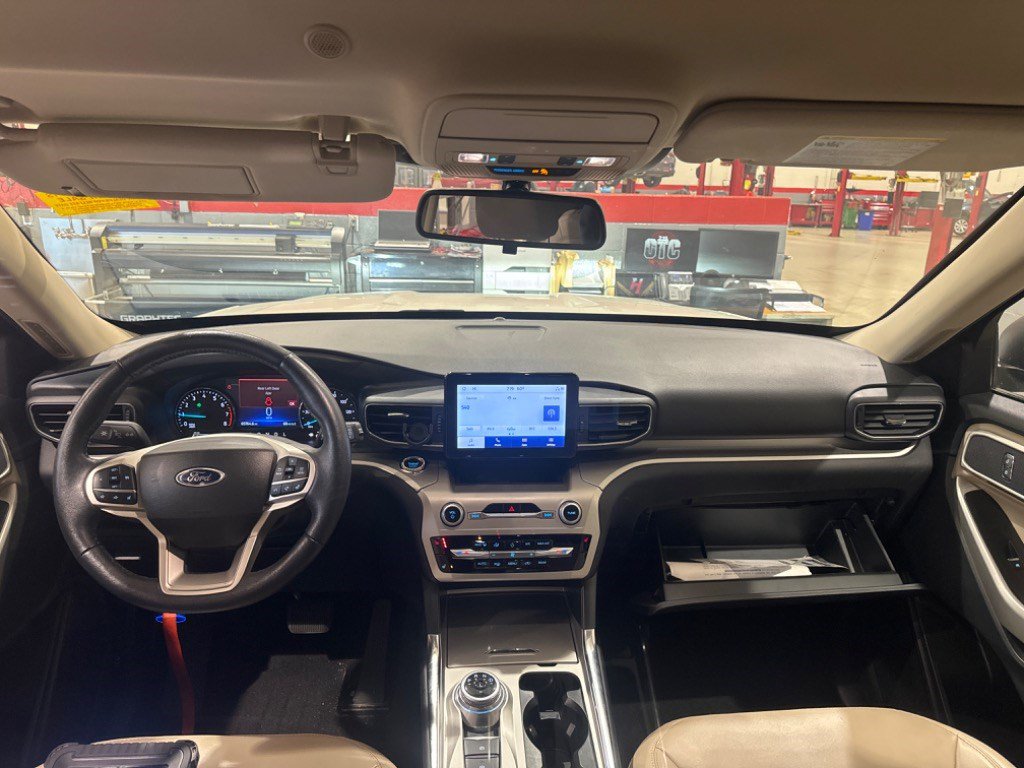 Used 2022 Ford Explorer XLT w/ Equipment Group 202A RWD image 6