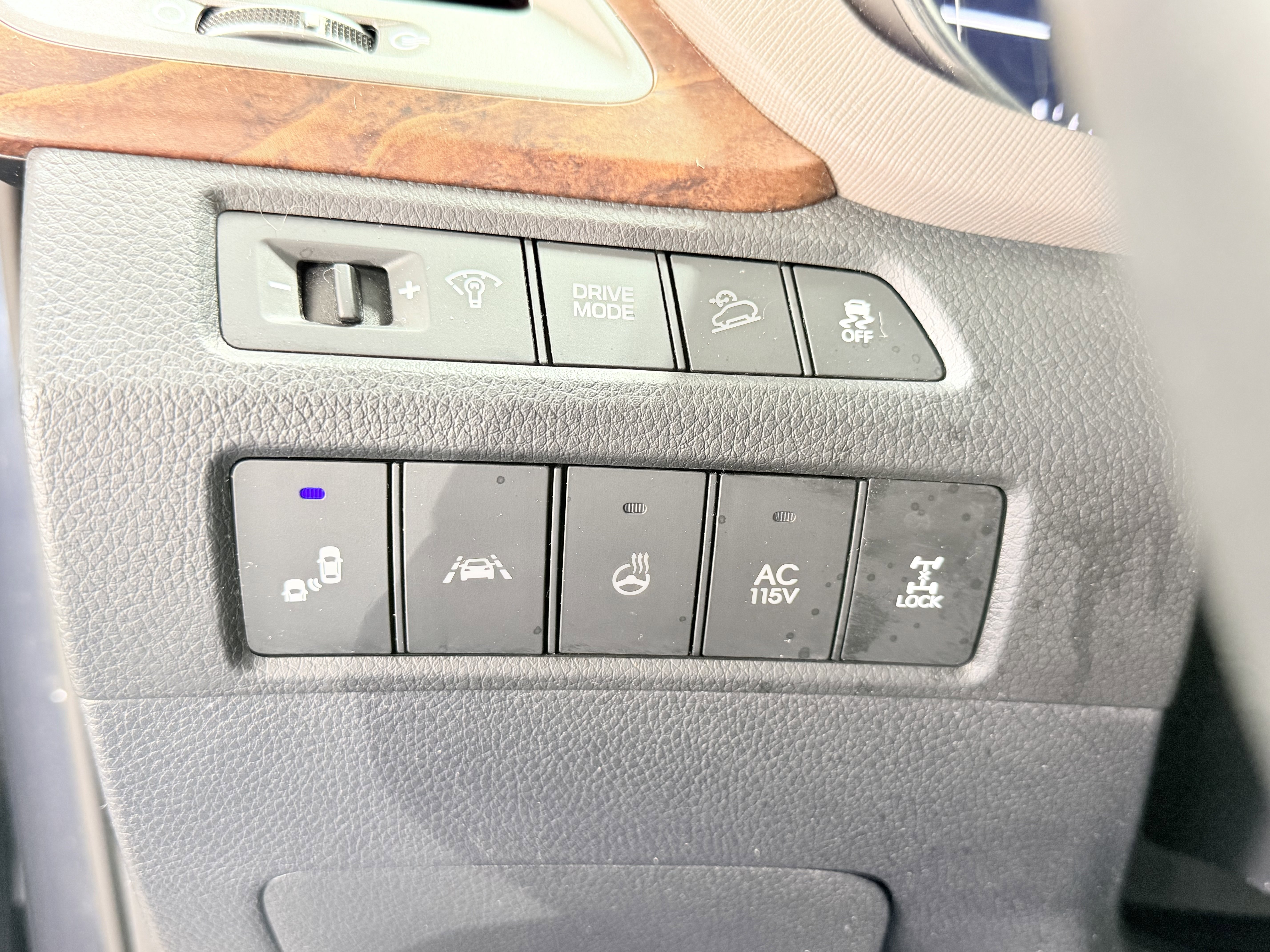 Used 2017 Hyundai Santa Fe SE w/ SE Ultimate Tech Package 03 image 23