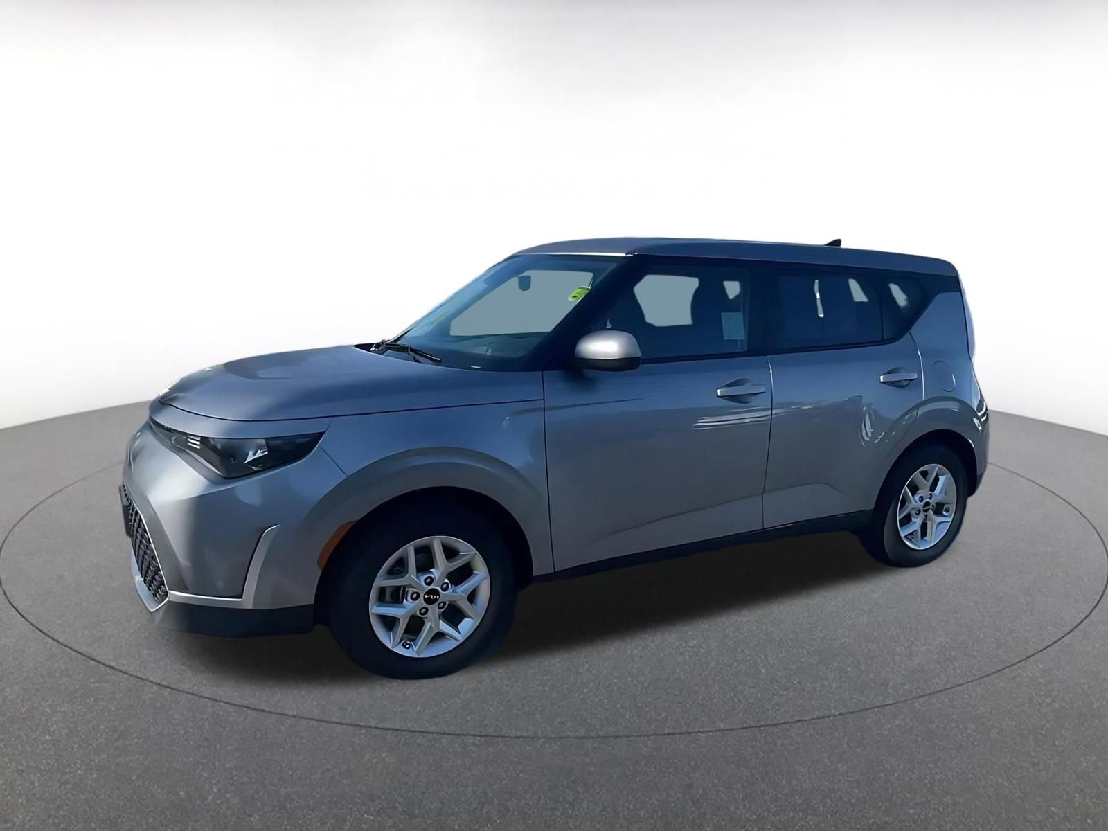 Used 2025 Kia Soul LX w/ LX Technology Package FWD image 8