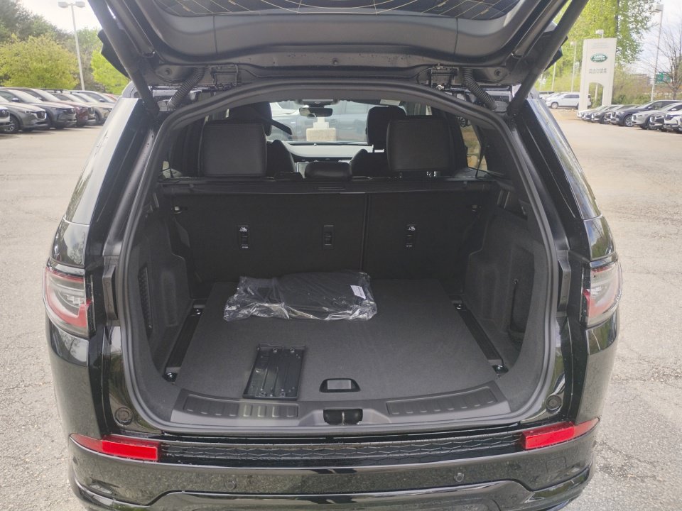New 2026 Land Rover Discovery Sport Landmark AWD/4WD image 15