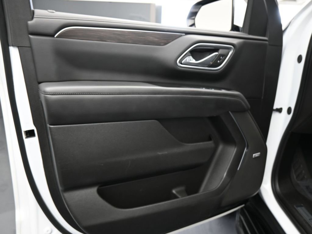 Used 2024 Chevrolet Suburban LT image 16