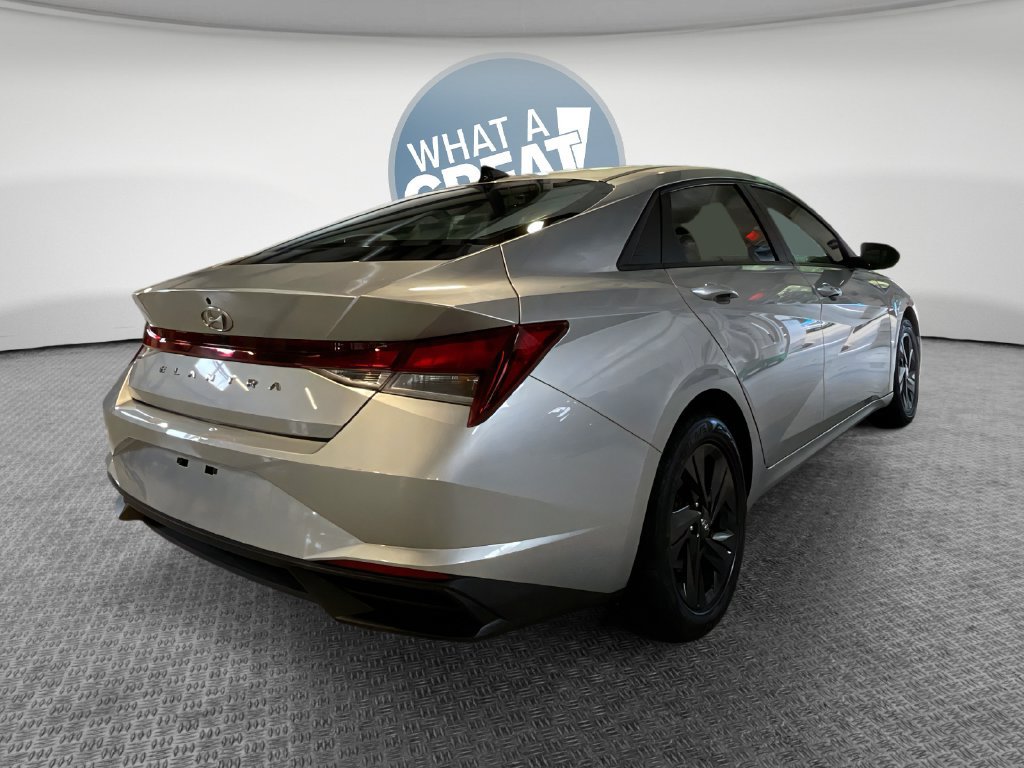 Used 2022 Hyundai Elantra SEL FWD image 3